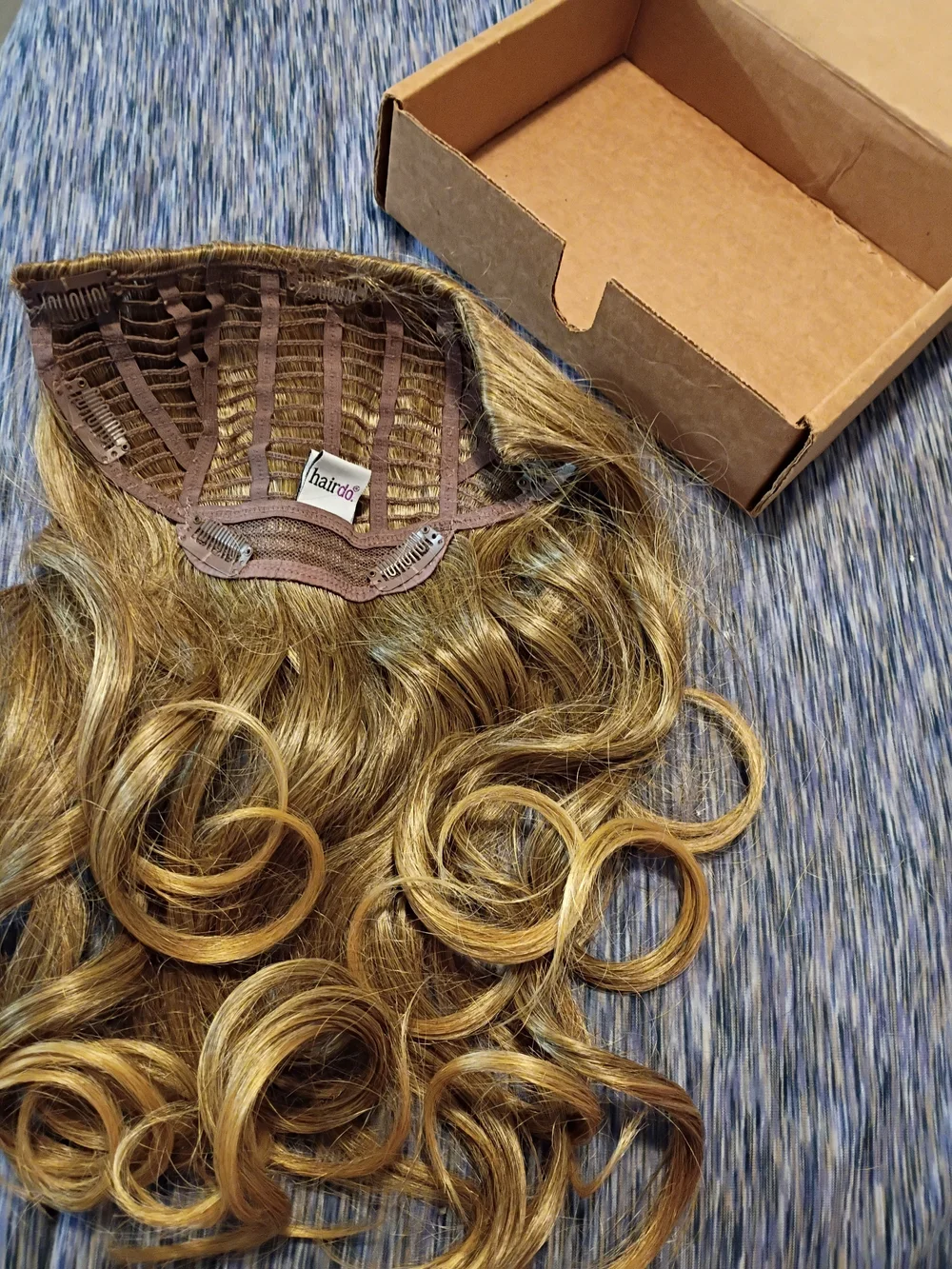 HAIRDO. Curly Clip-In Hairpiece -Light Brown Blonde